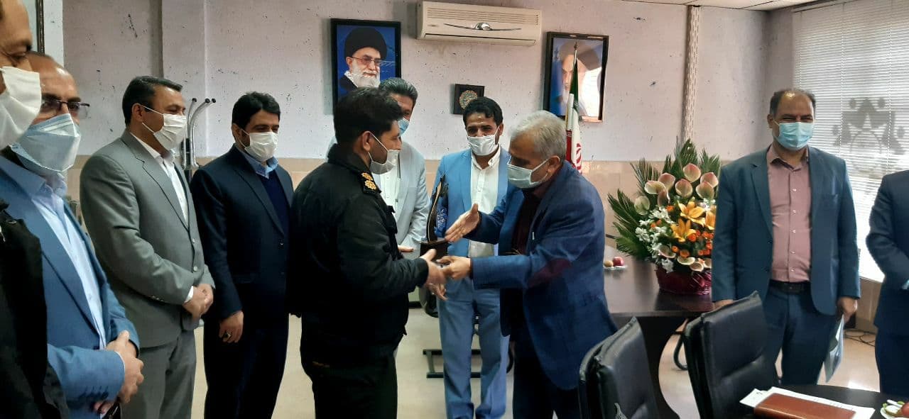  تقدیر و تجلیل از رئیس و کارکنان کلانتری ۱۷۵ باقرشهر